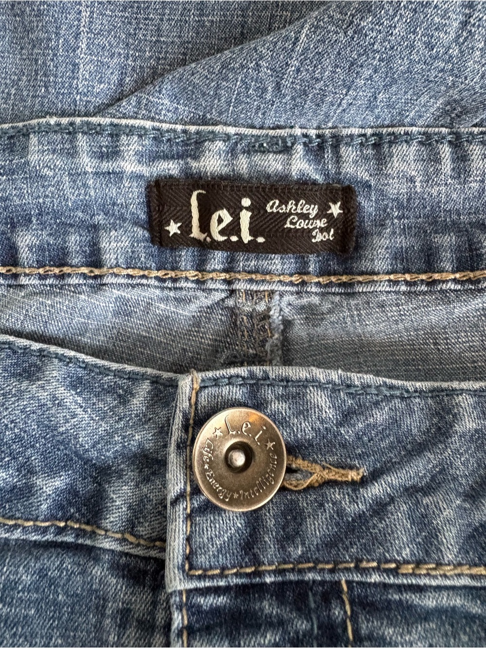 lei sz 17 Bootcut Jeans in Faded Blue - Picture 2 of 5